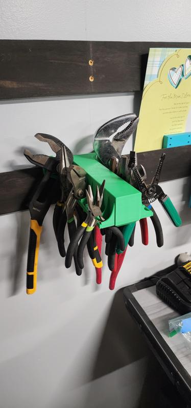 Pliers holder