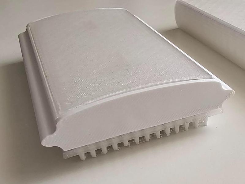 Brush - self cleaning