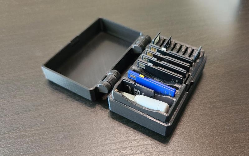 SD/microSD Card Box (Improved Hinge, No Handle, Dongle Slot)