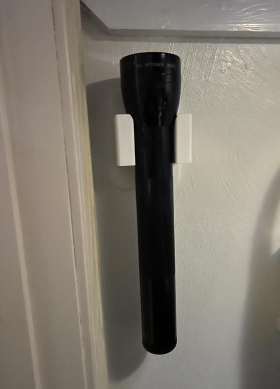 Maglite holder for wall