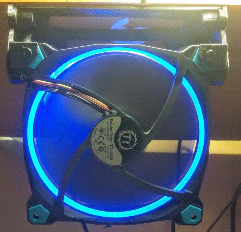 140mm Fan Desktop or Wall stand adjustable