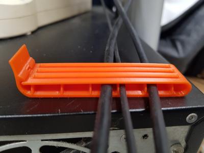 Cable clip