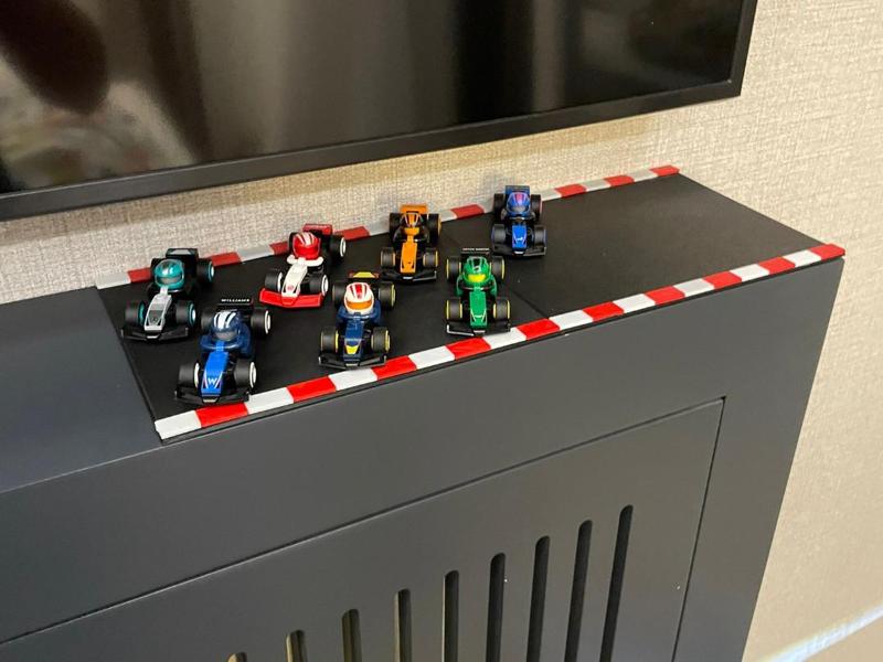 f1 minifigure stand 