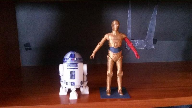 R2D2 in C3PO scale
