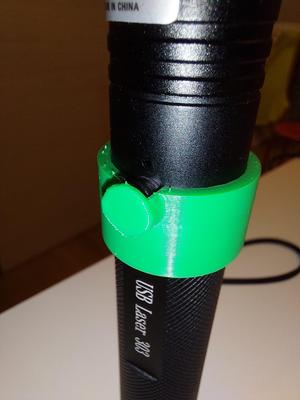 Loop clip laser pointer