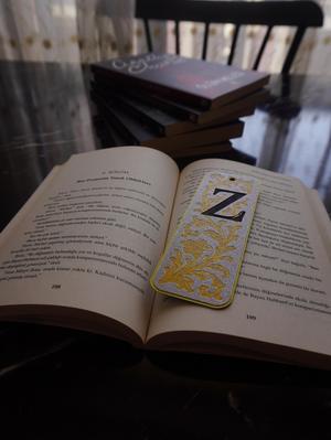 Elegant Monogram Bookmark – Letter Z