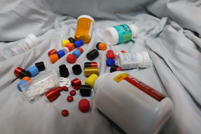 Small pill jar (Petit pot de pilule)