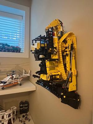 Lego_Cat_D11_Wall_Mount_Joined