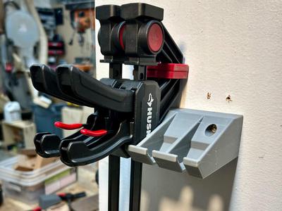 Wall mounted rack for Husky Trigger Clamps