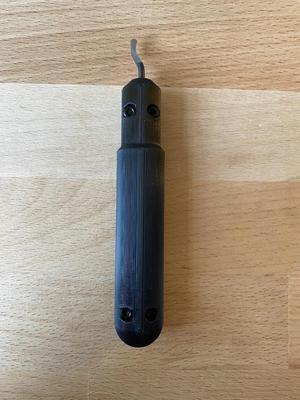 Hand deburring tool