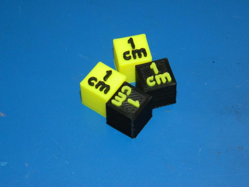 1cm scale cube with label