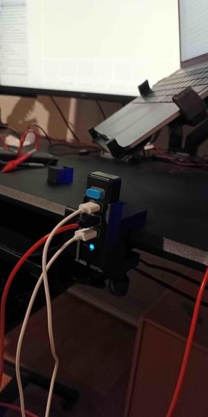 usb hub case with clamp