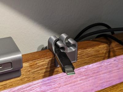 Cable holder Remix - For 17.5mm desk