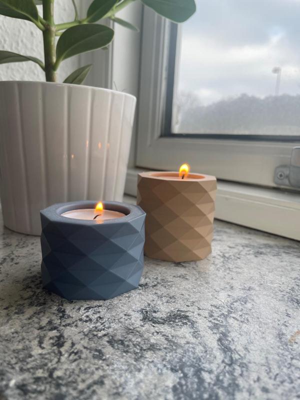 Tealight candle holder
