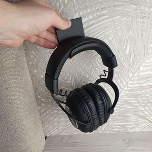Headphones holder (wall taped)