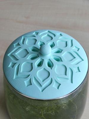 Lid for a glass vase