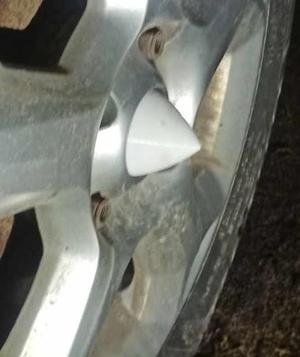 Fiesta mk6 2008-2012 wheel center cap ( chariot )