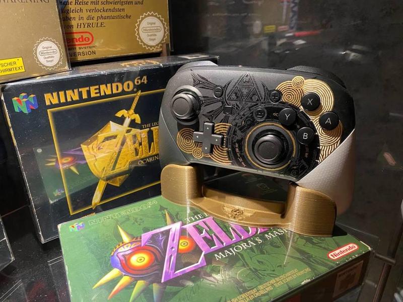 Switch Pro Controller Stand - Zelda Edition