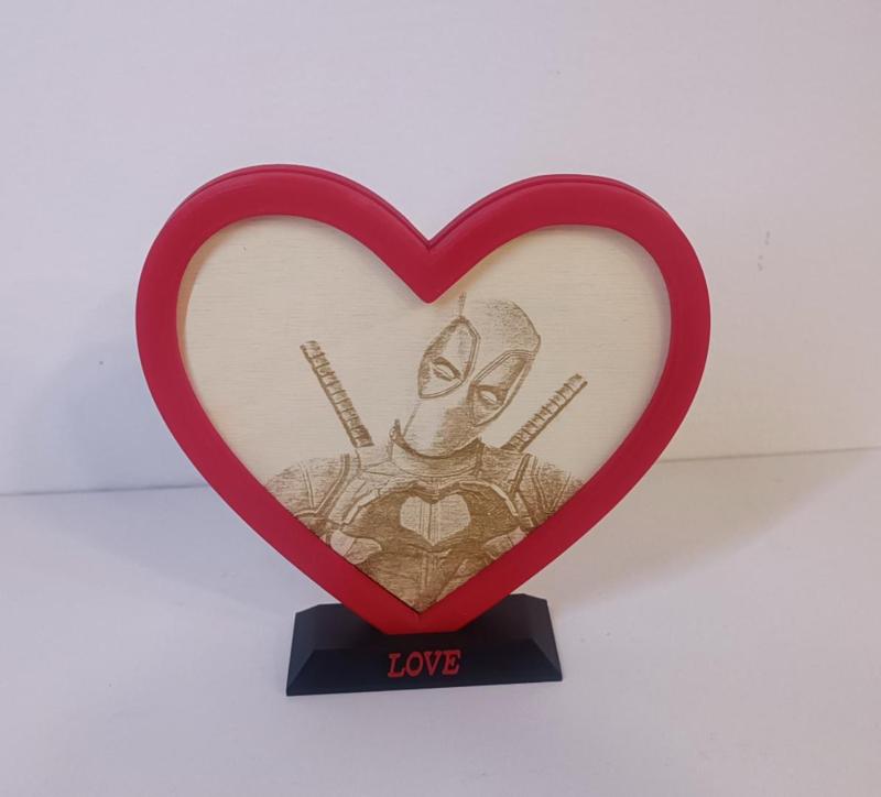 Heart stand for wood photo