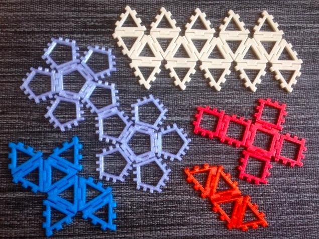 Customizable Hinged Polyhedra