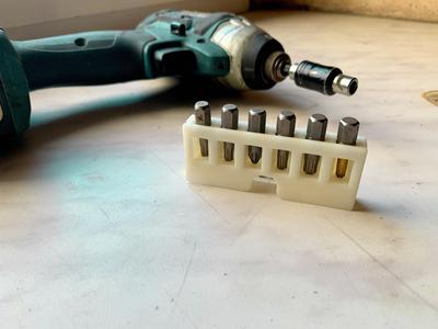 Fast and easy change bit holder