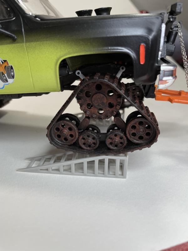 Automotive Maintance Ramps Diorama Display 1-25 Scale Model Parts