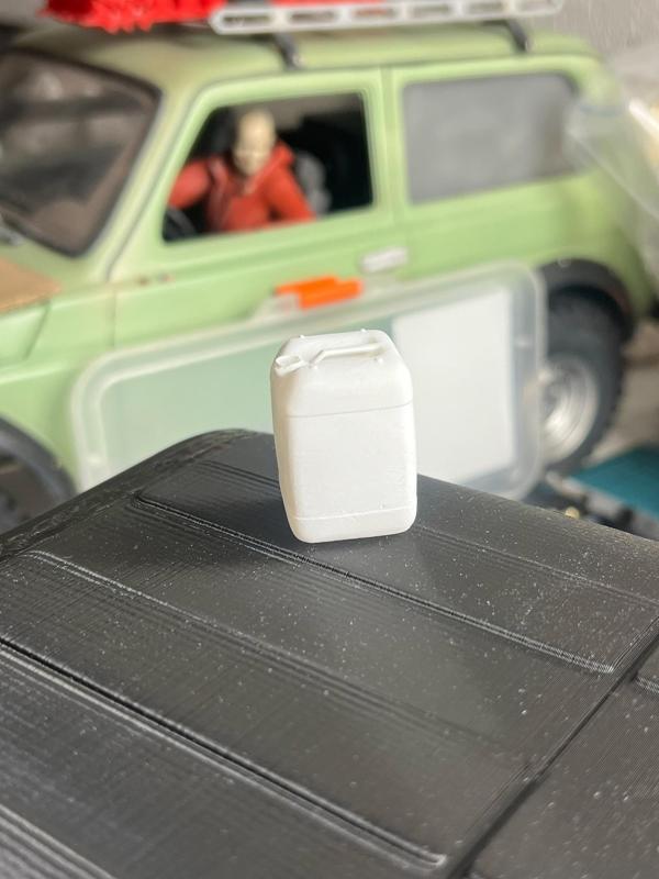 1/10 Scale tank for water canister STL