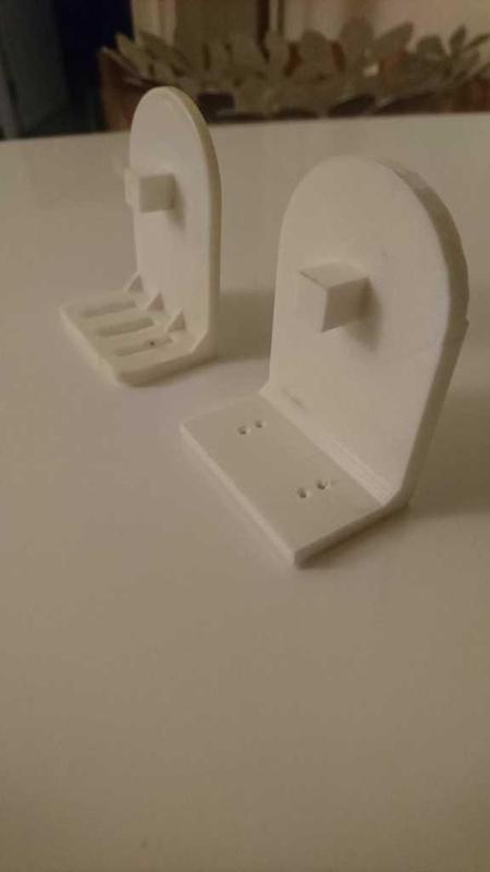 Window blinders roller axis support