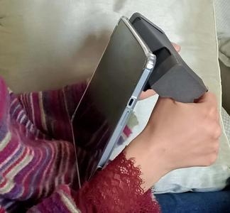 Tablet handles and/or corners   