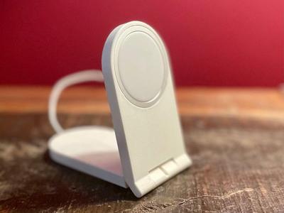 MagSafe Folding Stand