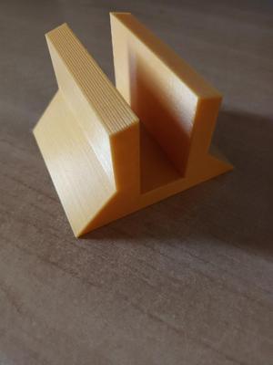Laptop stand vertical