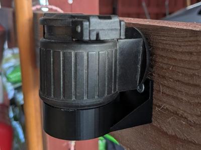 Trailer adapter 7-13 wall mount