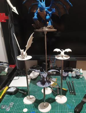 Magnetic and telescopic dnd combat raiser