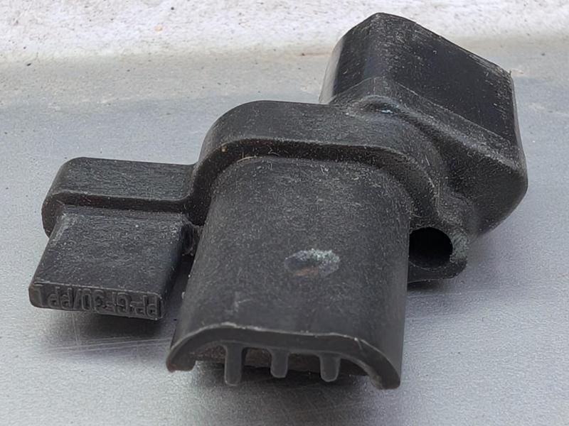 Volvo XC60 Retractable Cargo Cover Holder