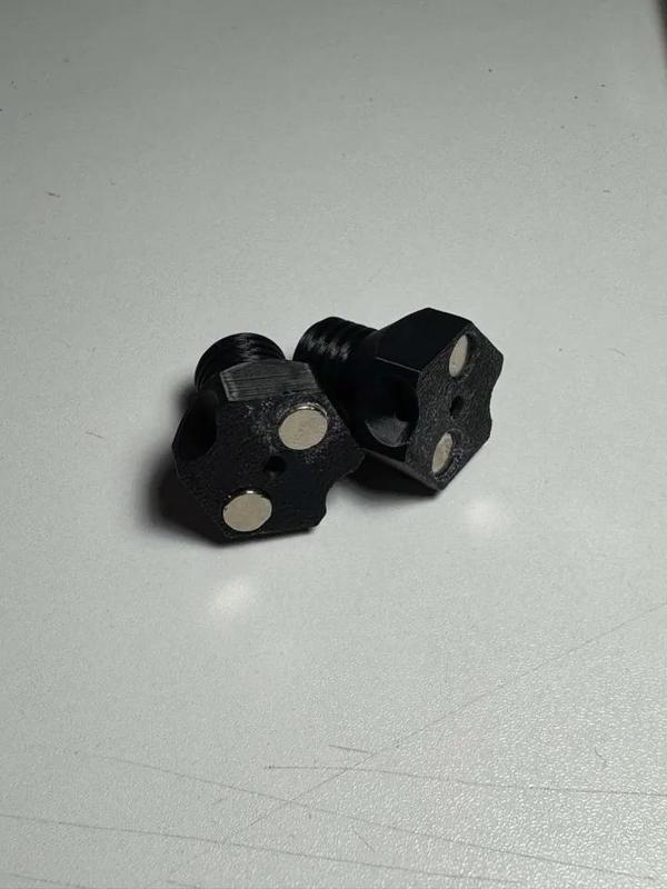 Magnetic PTFE bowden tube connector/coupler   