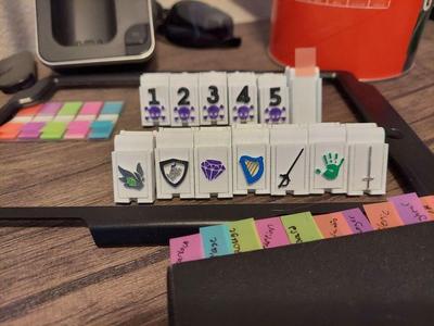 Slanted, small initiative trackers with slip in portraits