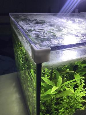 Aquarium lid corner