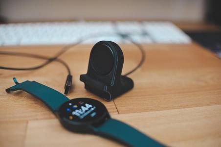 Galaxy Watch 4 Wireless Charging Dock + Weight