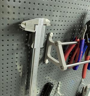 Calipers holder for pegboard