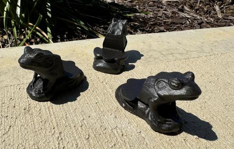 Potted Plant Pot Feet  (frog design)