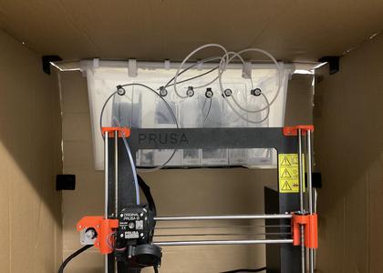 Corner angle to build up a tentative enclosure for printing or varnishing