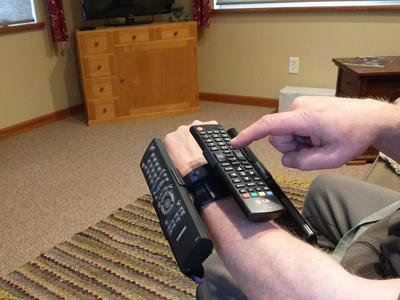 Gauntlet of Universal Control (print-in-place)