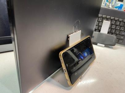 Compliant structure AutoFit laptop/tablet vertical stand