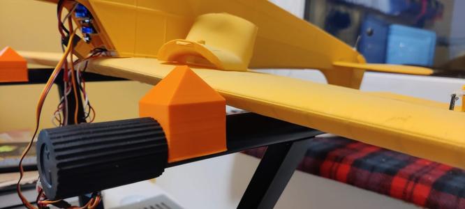 Keyboard stand to RC model balancer (CG machine)