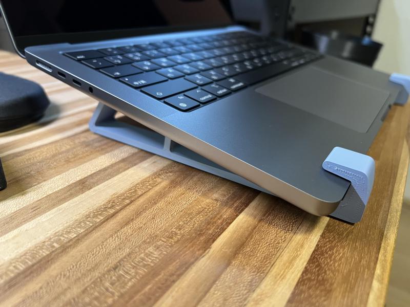 Incline riser for Apple Macbook 14 in 2021 M1 Pro/Max
