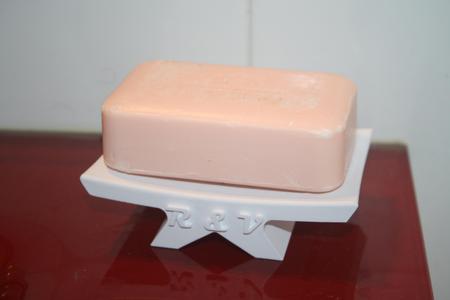 Soap dish with inicials R and V, Saboneteira iniciais R e V