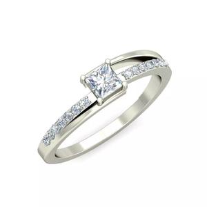 Elegant Princess Cut Diamond Platinum Ring