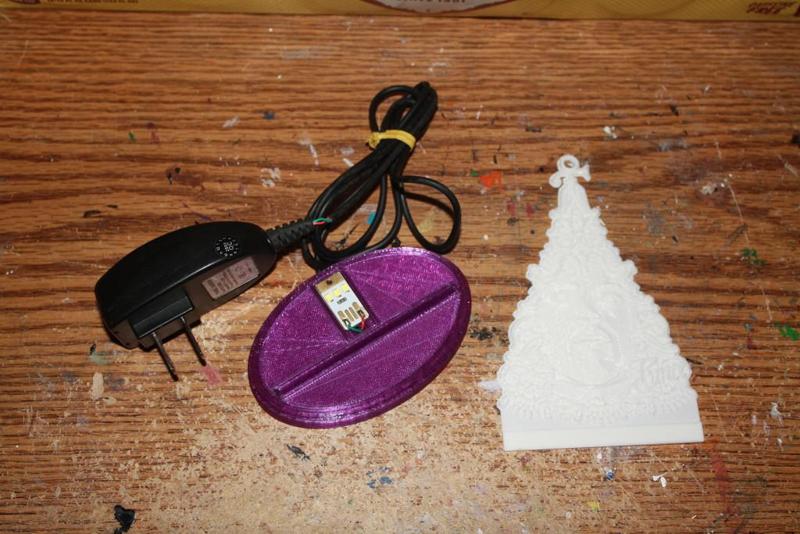 PrinceMas Ornament with Lighted Base