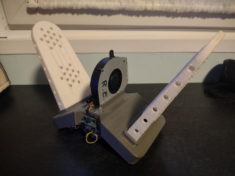 Cold air glove dryer