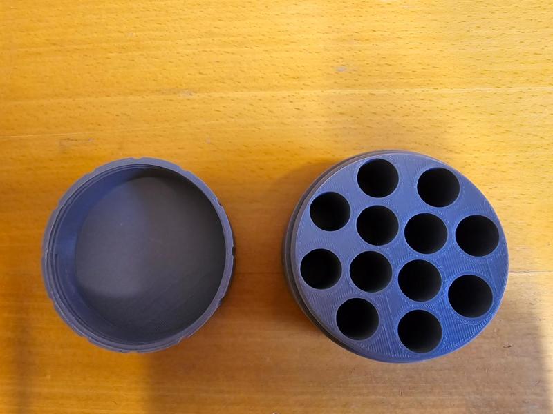 Battery holder for 12 AA and lid